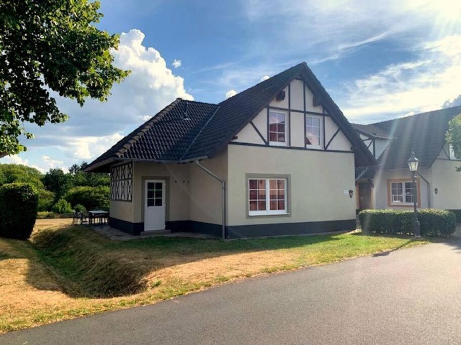Charmantes Ferienhaus An Der Mosel Ediger-Eller Exterior photo