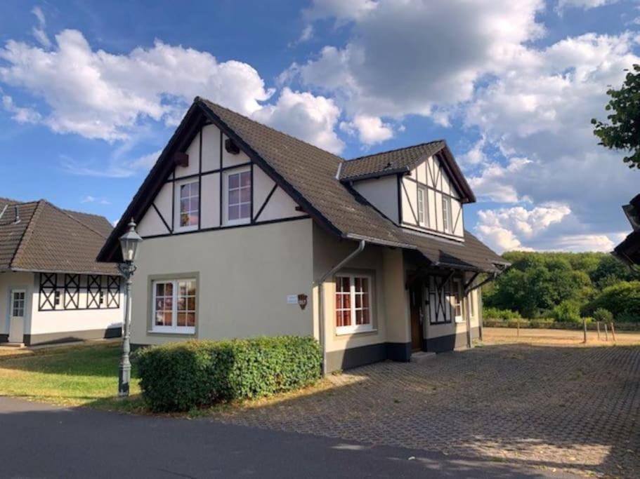 Charmantes Ferienhaus An Der Mosel Ediger-Eller Exterior photo
